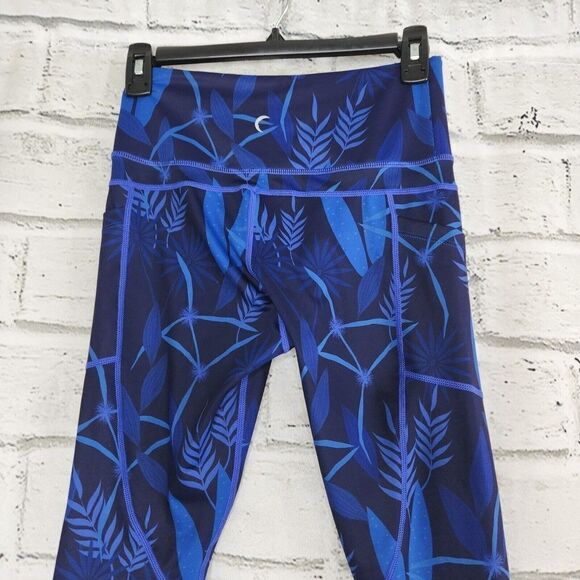 Zyia Active Women’s Cropped Dark Blue Leaf Print Leggings Size 4 Athleisure Yoga - Picture 7 of 12